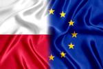 Na zdjęciu widać flagę Polski i Unii Europejskiej.