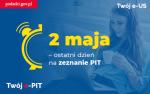Niebieska plansza, w centralnej części napis 2 maja - ostatni dzień na zeznania PIT, w lewym górnym rogu napis podatki.gov.pl, w prawym górnym rogu napis Twój e-us, w lewym dolnym rogu napis Twój e-PIT, w tle zdjęcie uśmiechniętej kobiety z długimi włosami, która trzyma na kolanach laptopa, a w drugiej ręce kubek.